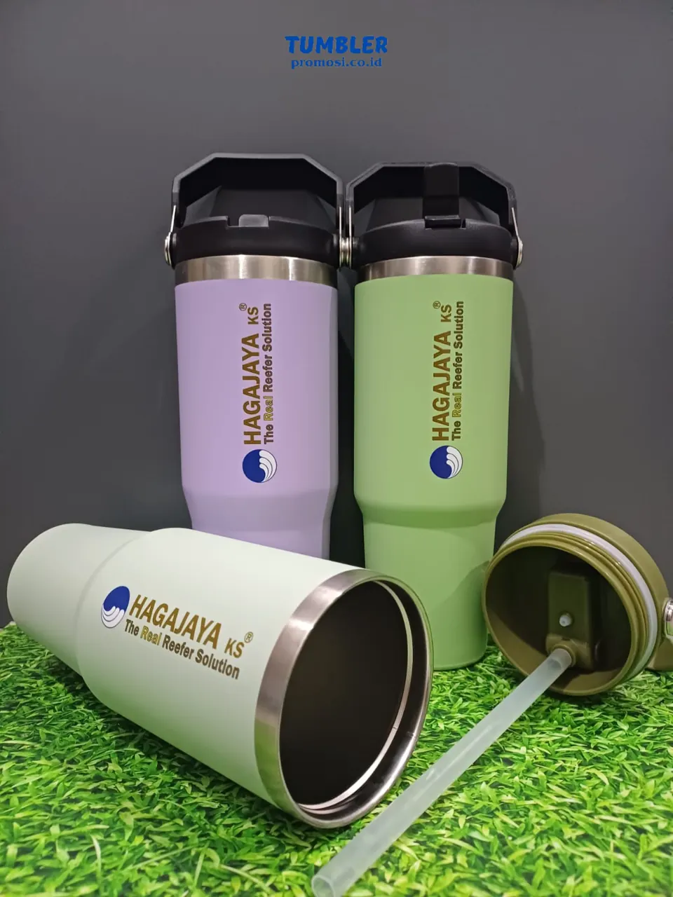 Tumbler ungu hijau dan putih dengan cetak logo